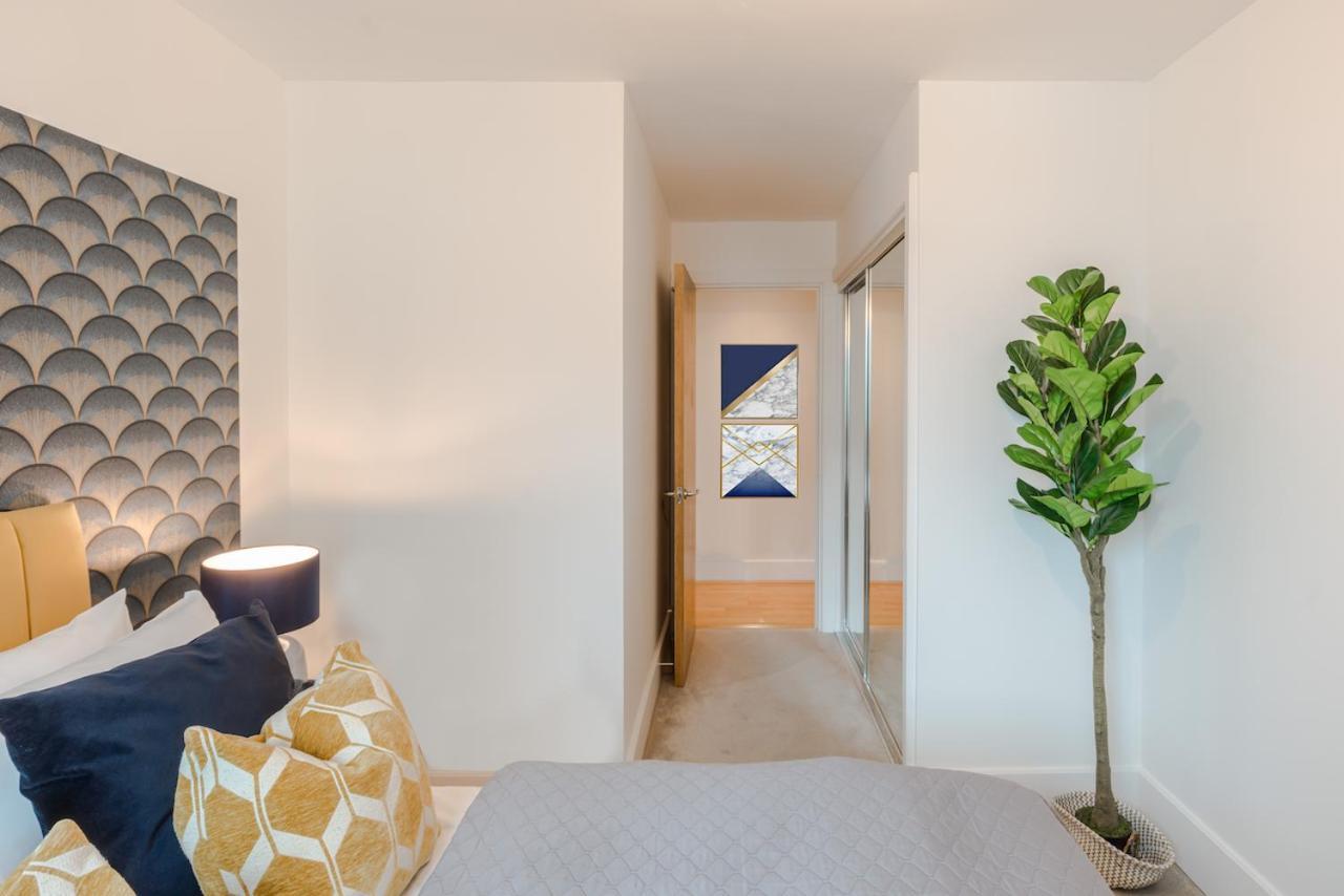 Best Thames View In Town! Large Luxxe Nomad Design Family Home London Eksteriør billede